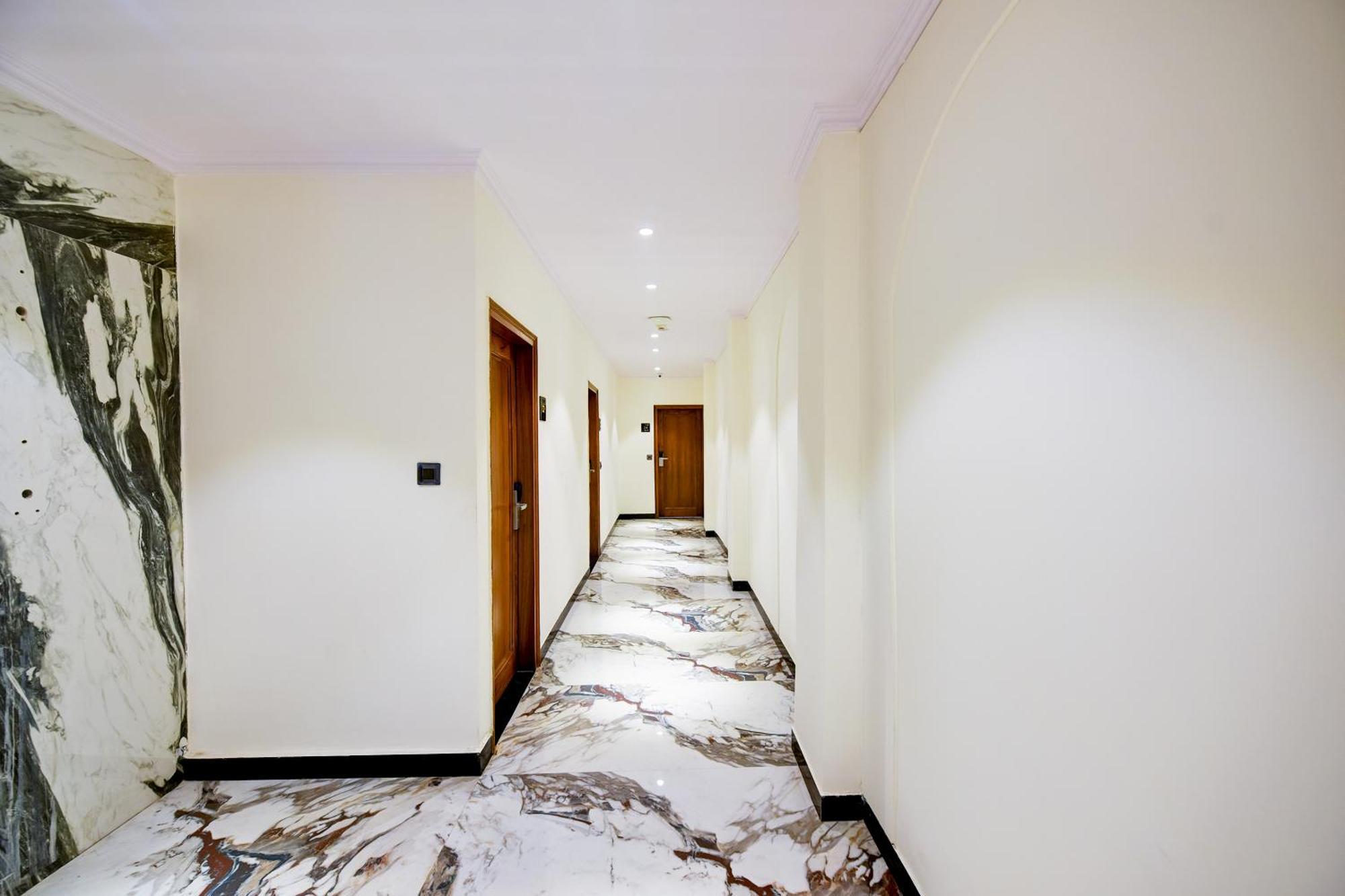 Hotel Surya Plaza New Delhi Exterior photo