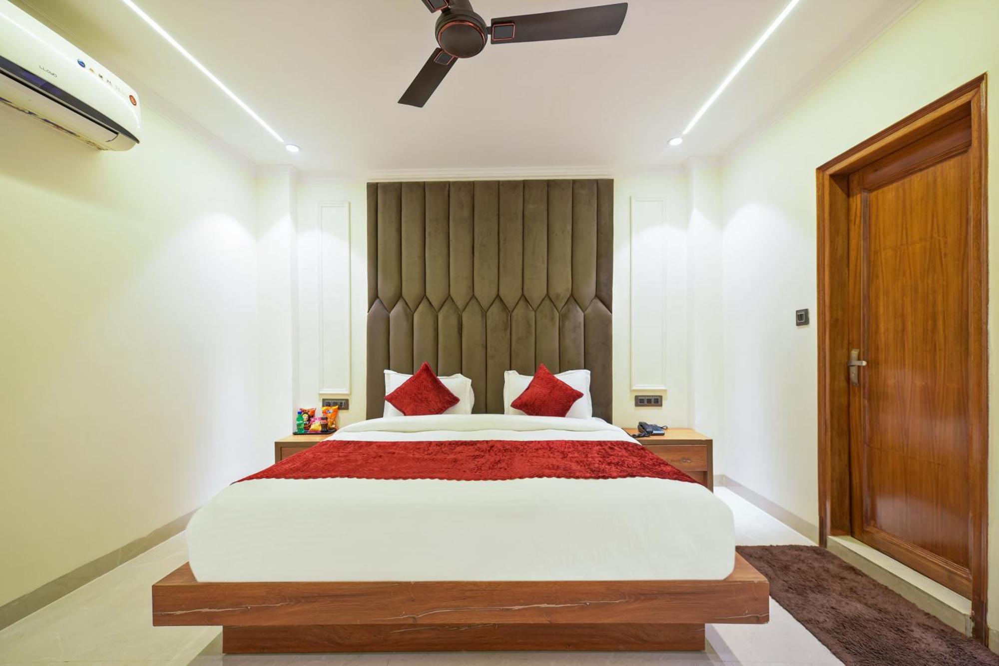 Hotel Surya Plaza New Delhi Exterior photo