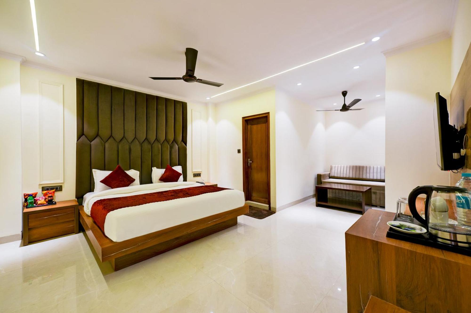 Hotel Surya Plaza New Delhi Exterior photo