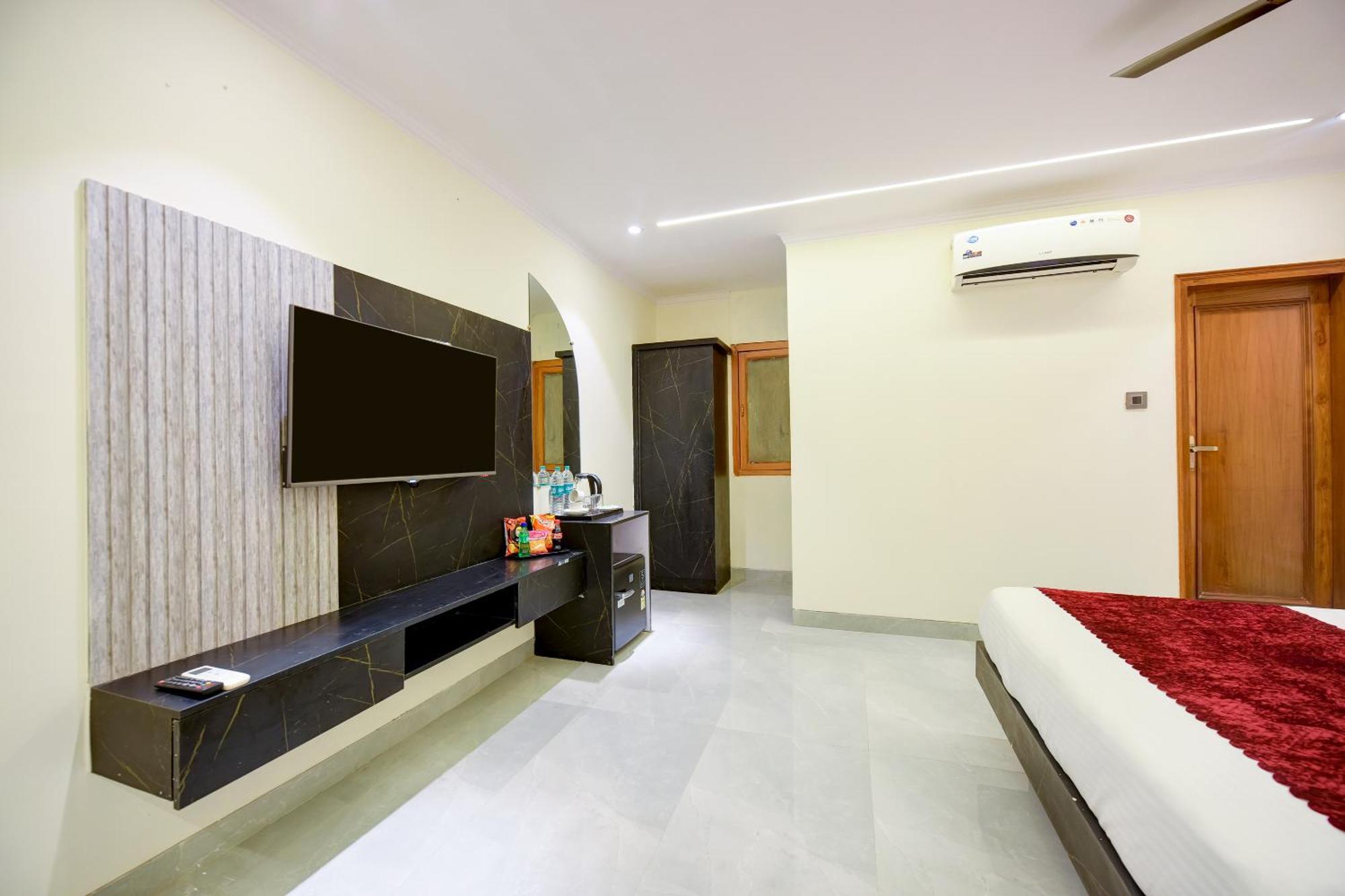 Hotel Surya Plaza New Delhi Exterior photo