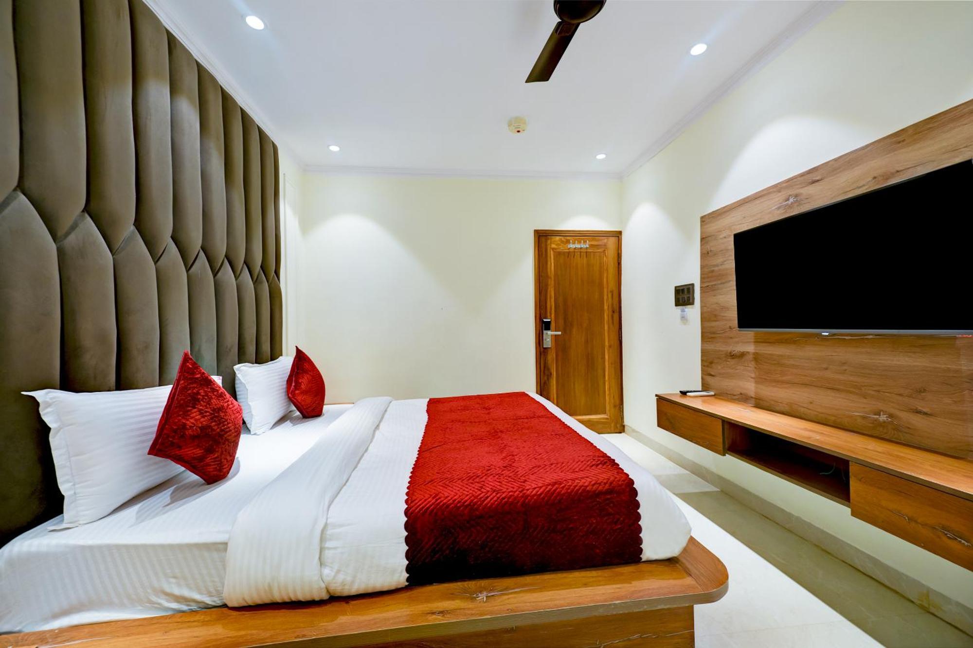 Hotel Surya Plaza New Delhi Exterior photo