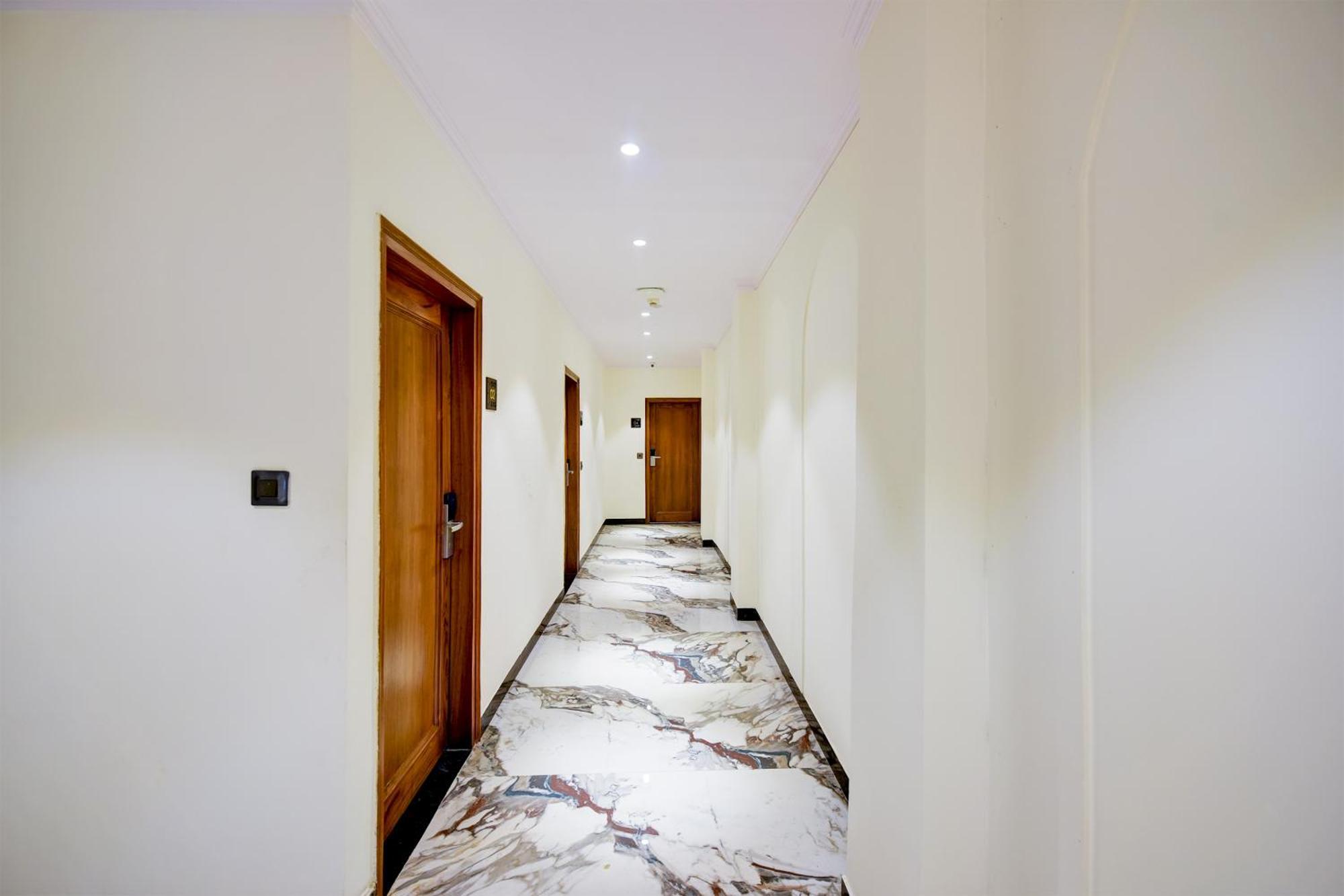 Hotel Surya Plaza New Delhi Exterior photo