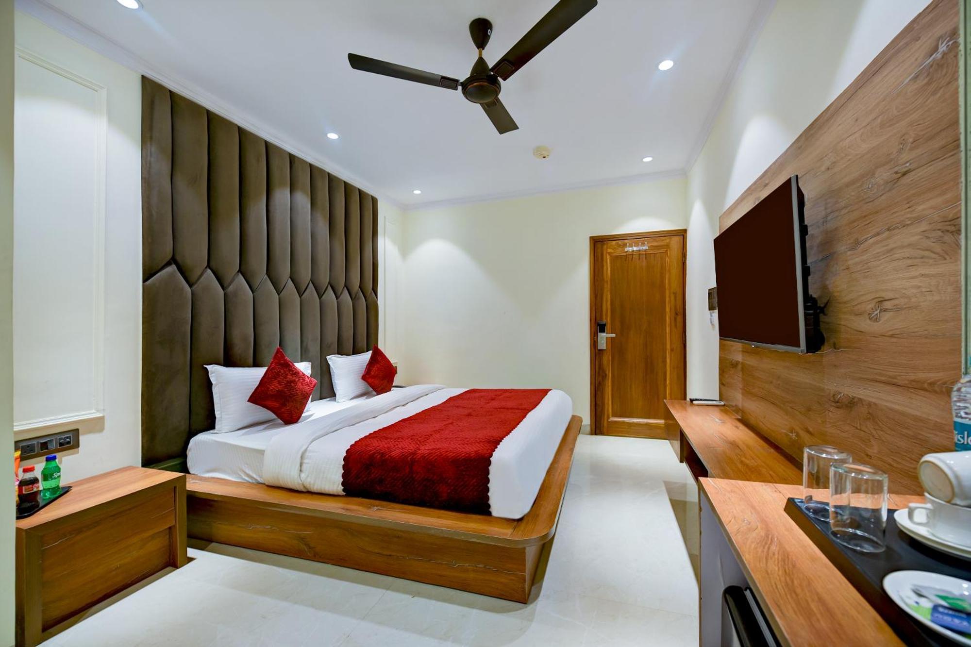 Hotel Surya Plaza New Delhi Exterior photo