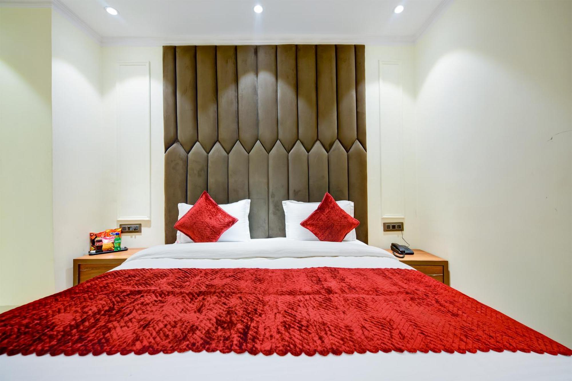 Hotel Surya Plaza New Delhi Exterior photo