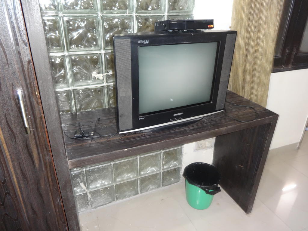 Hotel Surya Plaza New Delhi Room photo