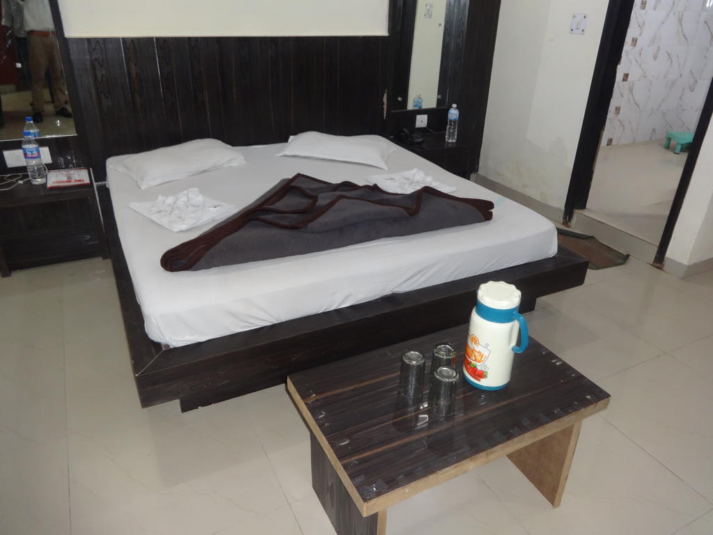 Hotel Surya Plaza New Delhi Room photo