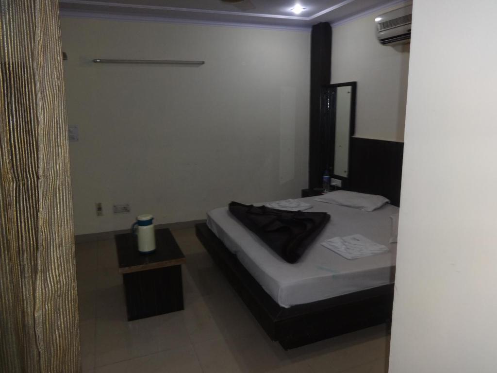 Hotel Surya Plaza New Delhi Exterior photo